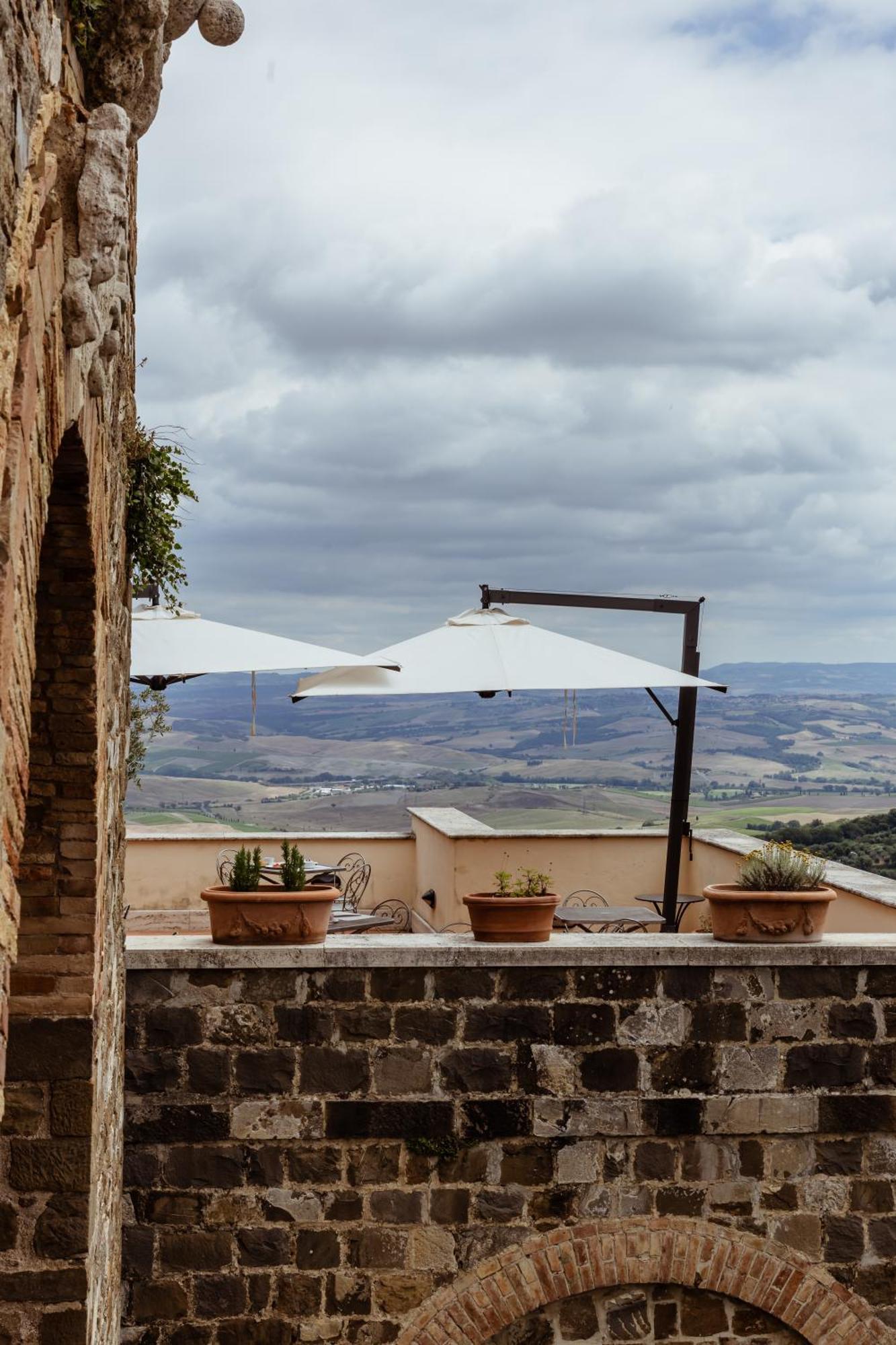 Hotel Vecchia Oliviera Montalcino Exterior foto