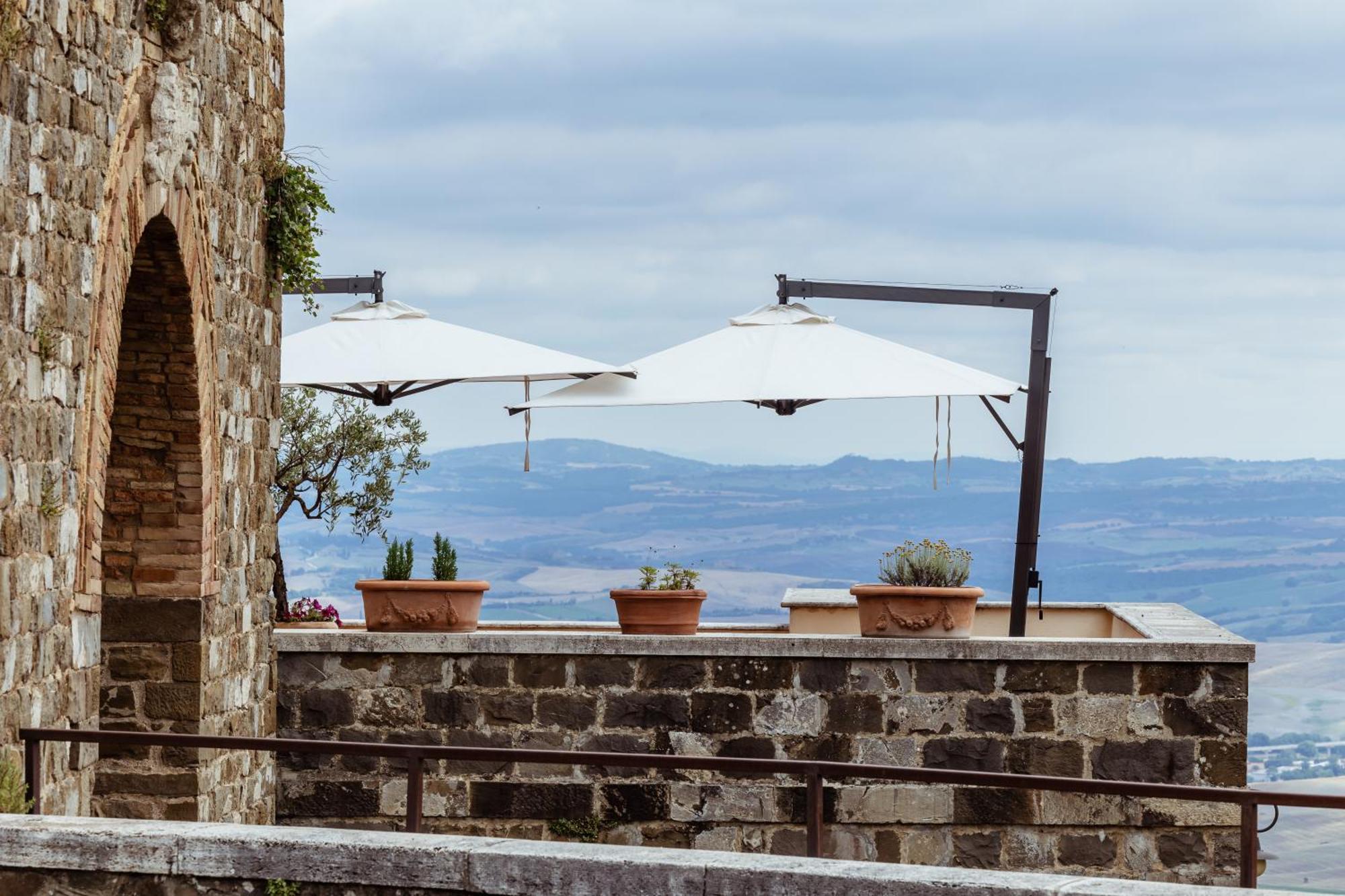 Hotel Vecchia Oliviera Montalcino Exterior foto